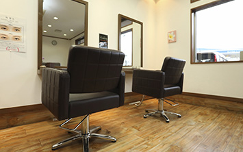 店内はアジアンテイストの雰囲気で、リラックスした空間となっています。